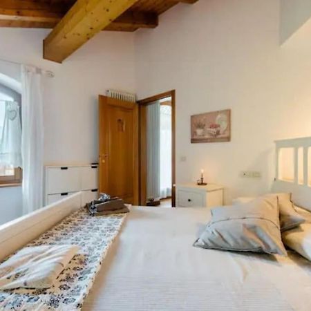 Ca Ulivi Bed & Breakfast Ala Bagian luar foto