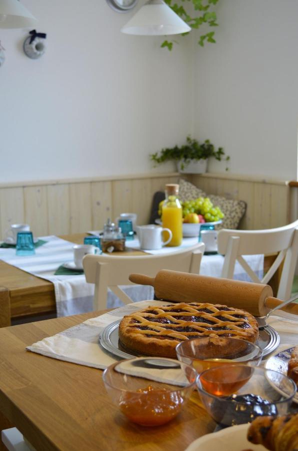 Ca Ulivi Bed & Breakfast Ala Bagian luar foto
