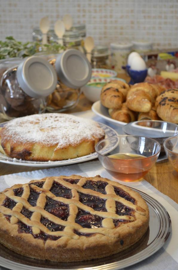 Ca Ulivi Bed & Breakfast Ala Bagian luar foto