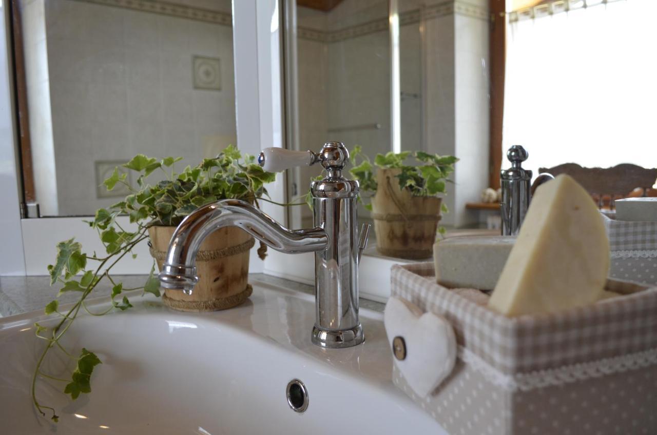 Ca Ulivi Bed & Breakfast Ala Bagian luar foto