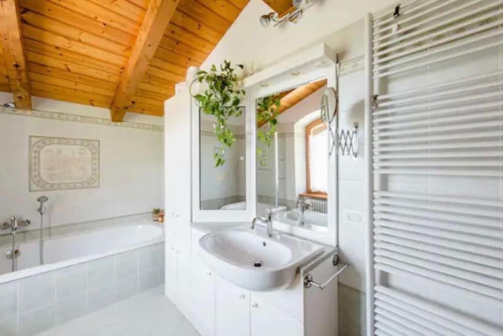 Ca Ulivi Bed & Breakfast Ala Bagian luar foto