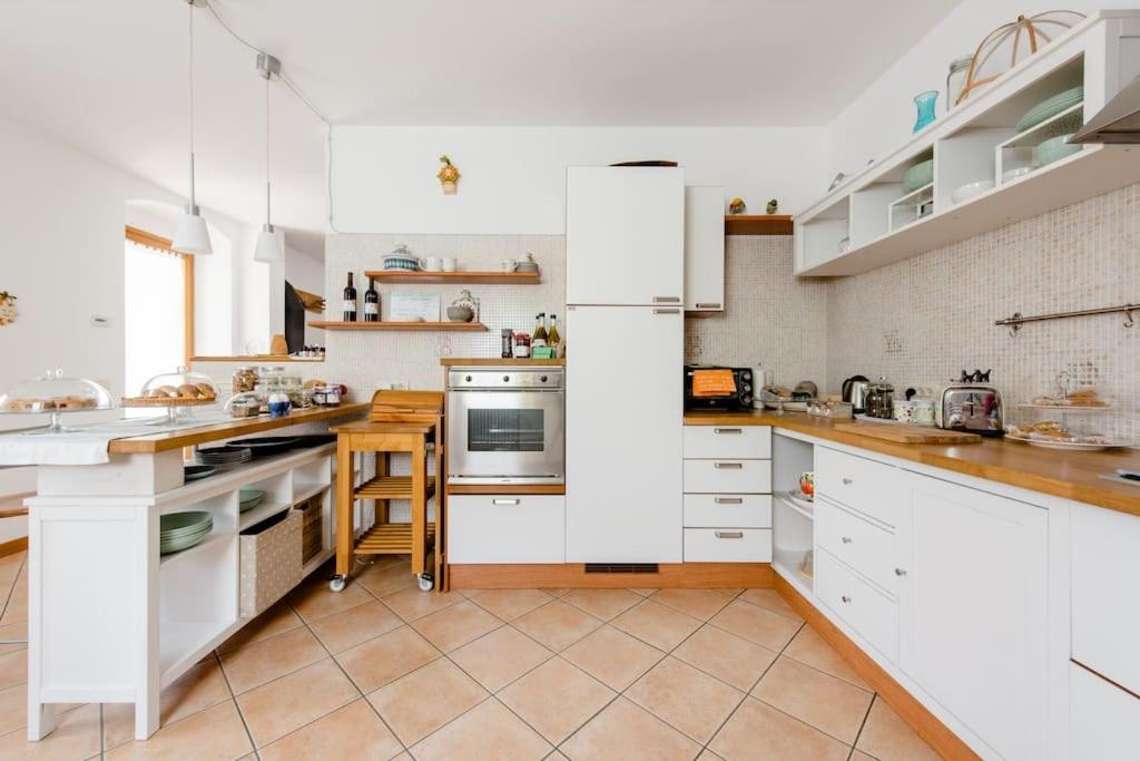 Ca Ulivi Bed & Breakfast Ala Bagian luar foto